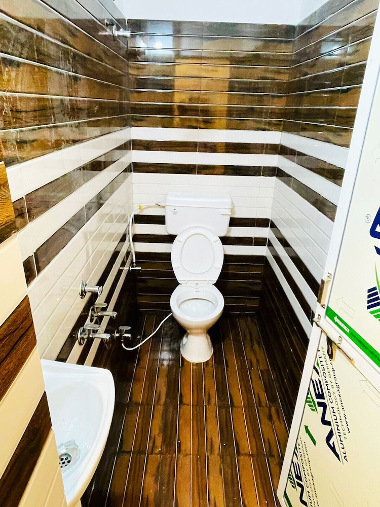 hotel mahakal naman palace