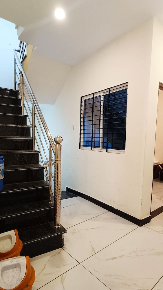 hotel mahakal naman palace