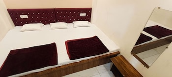 hotel mahakal naman palace