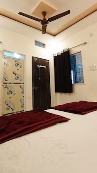 hotel mahakal naman palace