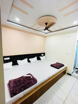 hotel mahakal naman palace