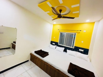 hotel mahakal naman palace