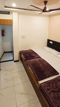 hotel mahakal naman palace