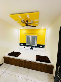 hotel mahakal naman palace