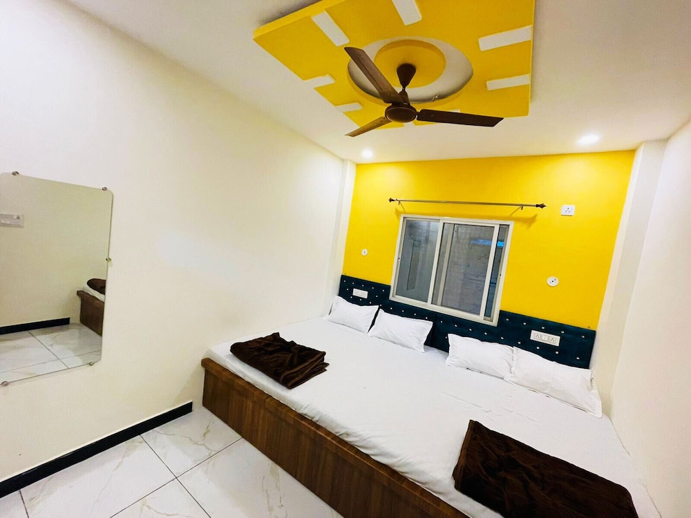 hotel mahakal naman palace