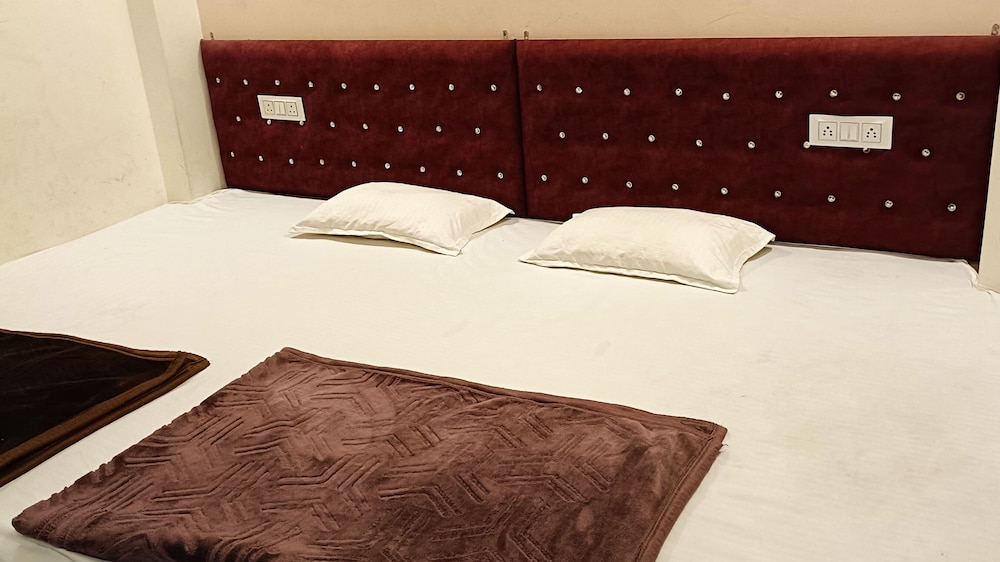 hotel mahakal naman palace