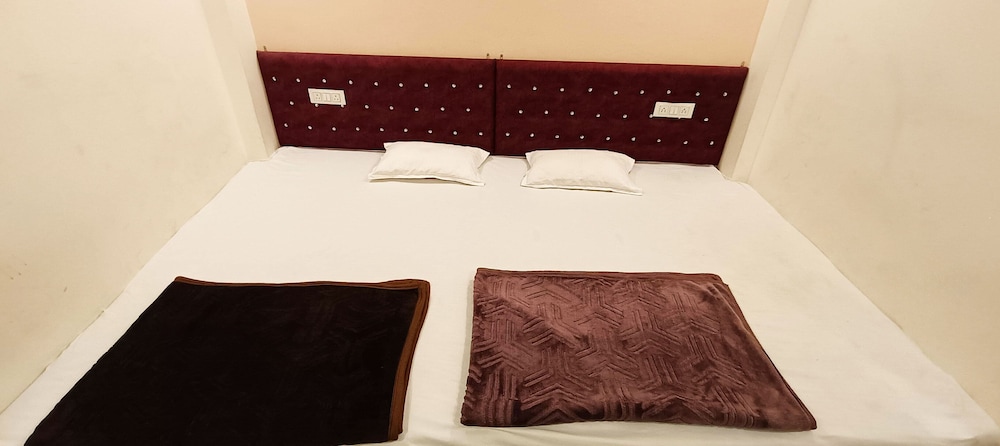 hotel mahakal naman palace