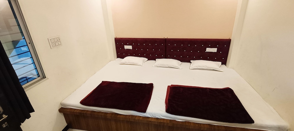 hotel mahakal naman palace