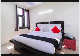 play ansal golf link 1 couple friendly