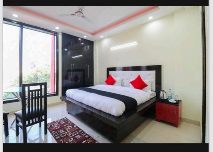 play ansal golf link 1 couple friendly