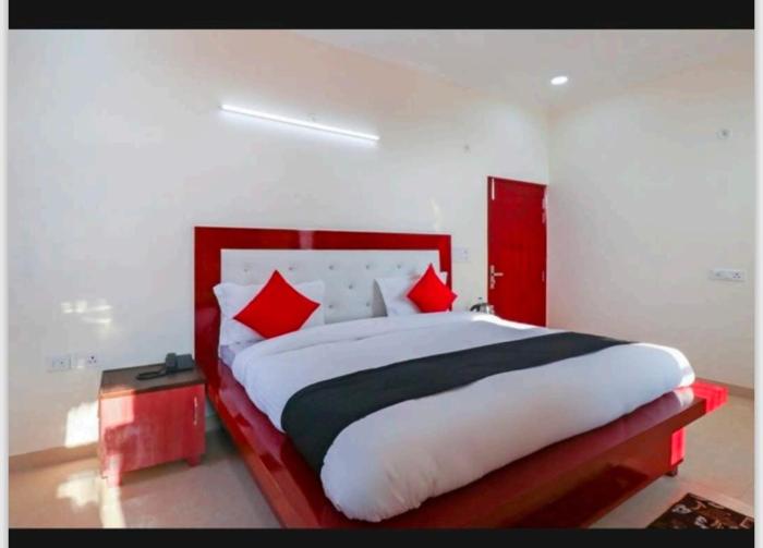 play ansal golf link 1 couple friendly