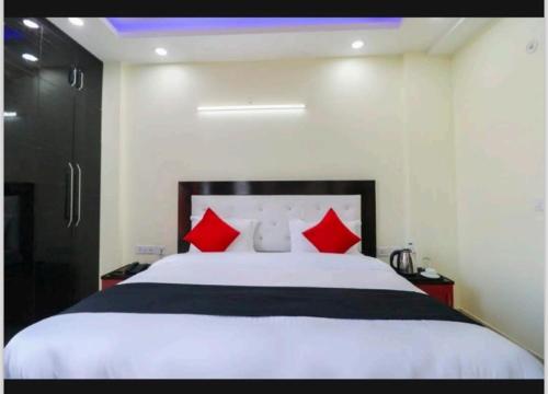 play ansal golf link 1 couple friendly