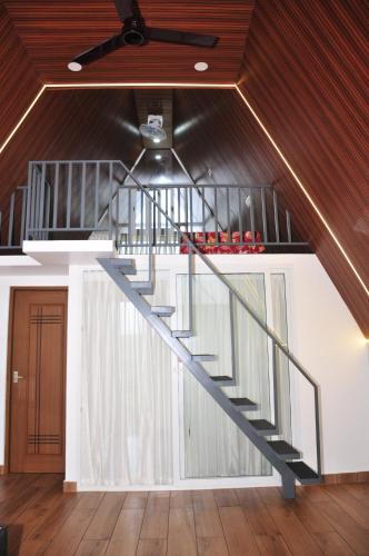 kudaram county resort