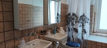 Ntn House,243 Rorschacher Str.,3 star