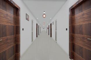 collection o sector 18 metro station