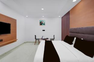 collection o sector 18 metro station