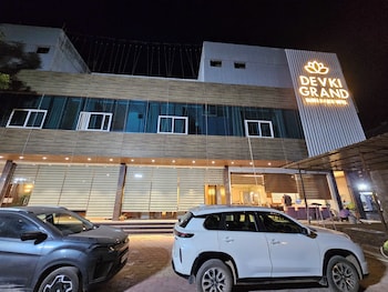 devki grand hotel