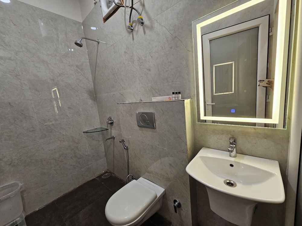 devki grand hotel