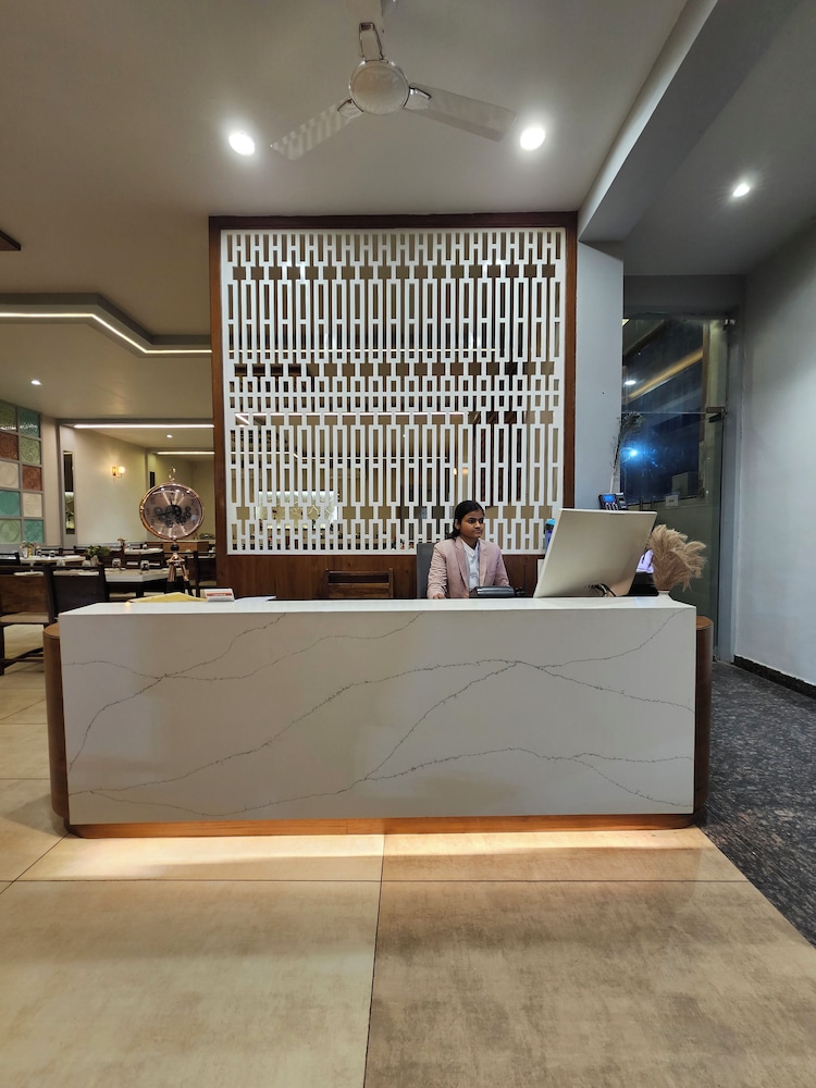 devki grand hotel