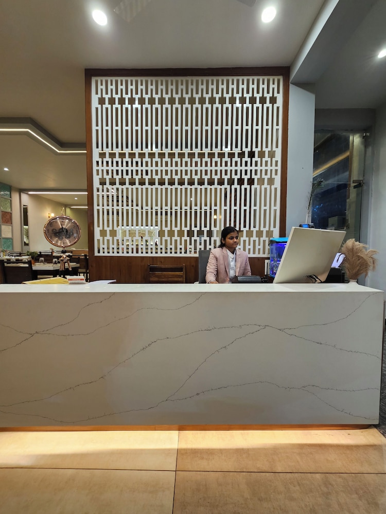 devki grand hotel