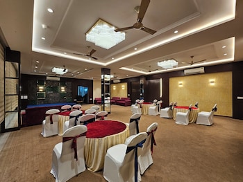 devki grand hotel
