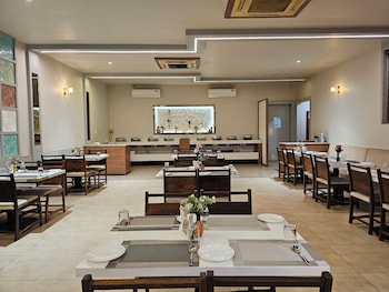 devki grand hotel