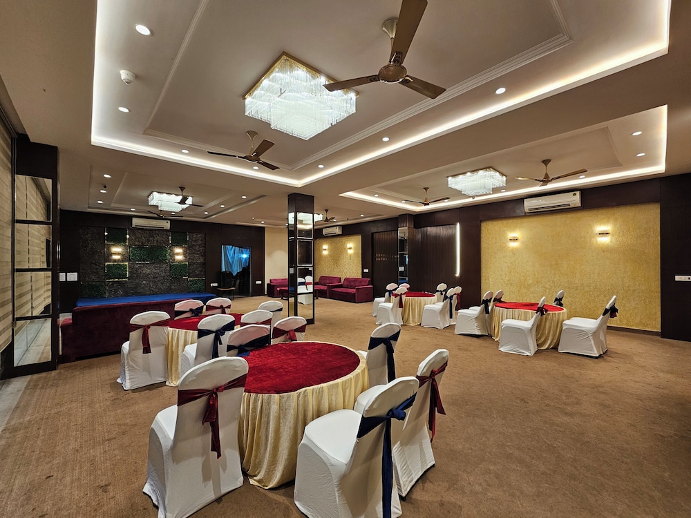 devki grand hotel