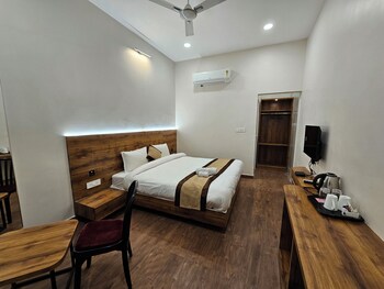 devki grand hotel