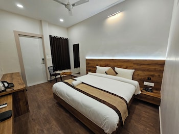 devki grand hotel