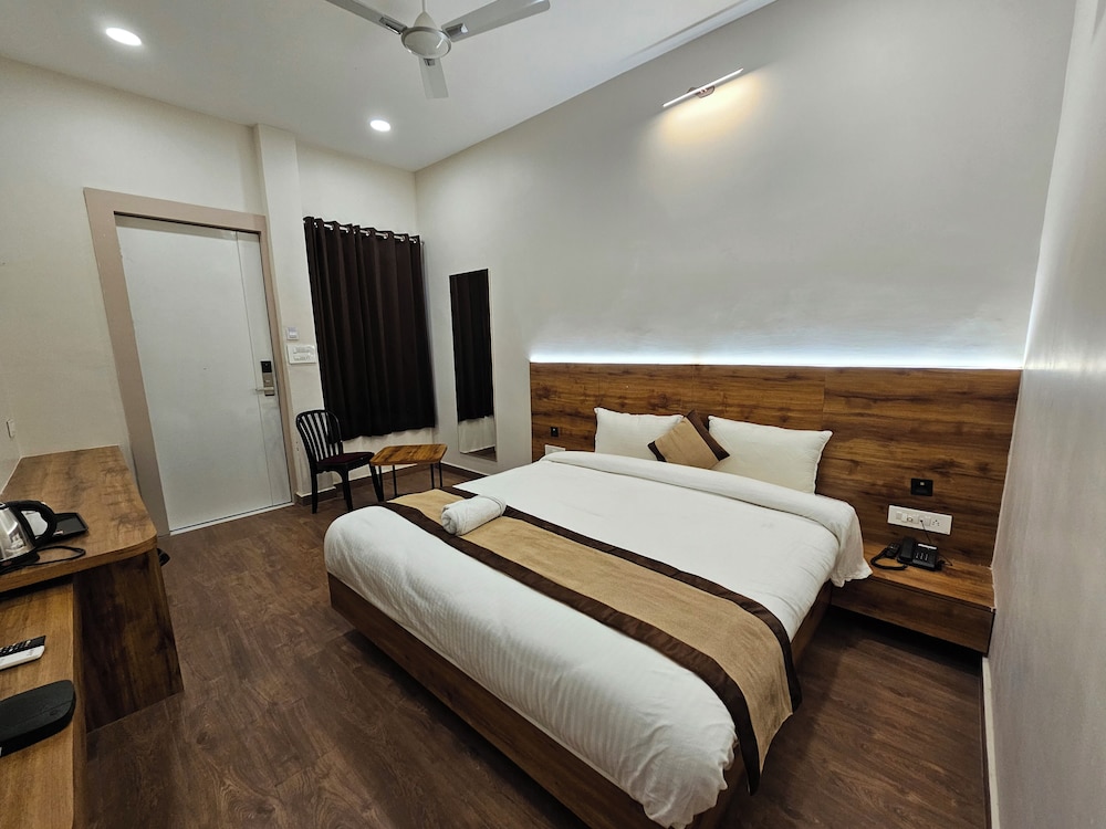 devki grand hotel