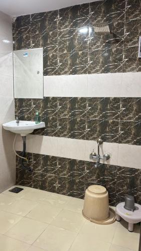 the grand vinayak hotel