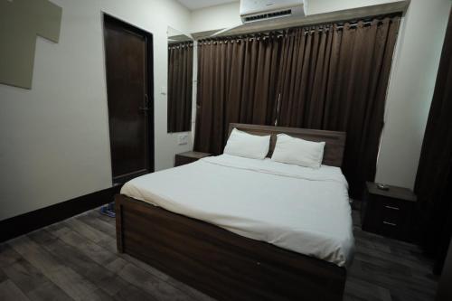 the grand vinayak hotel