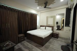 the grand vinayak hotel