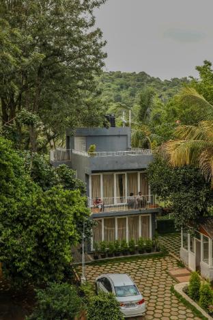 thavika silverwood residence yelagiri