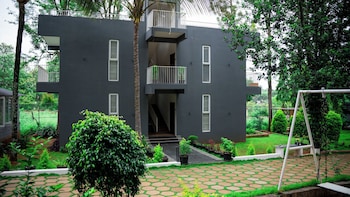 thavika silverwood residence yelagiri