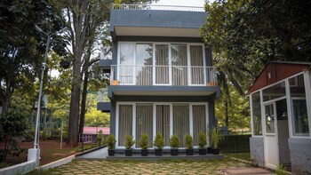 thavika silverwood residence yelagiri