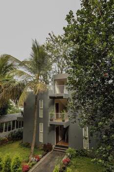 thavika silverwood residence yelagiri