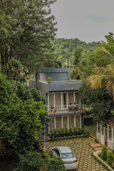 thavika silverwood residence yelagiri
