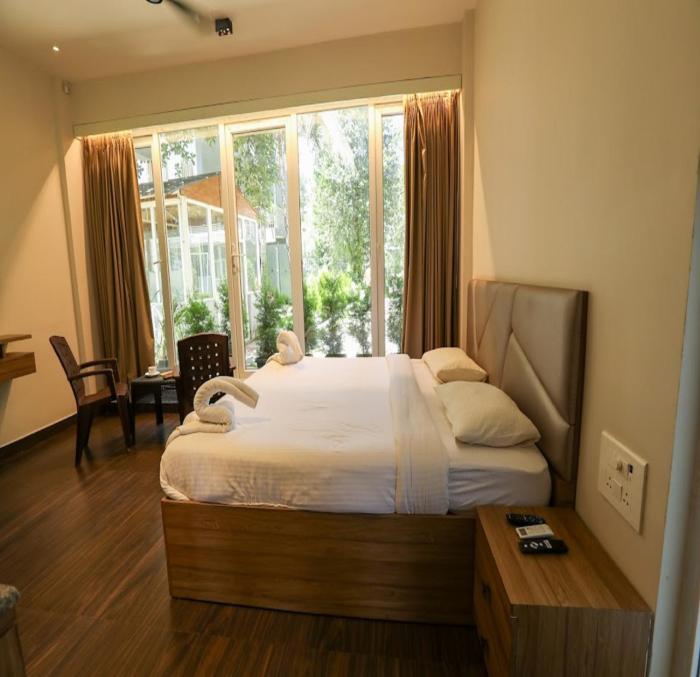 thavika silverwood residence yelagiri