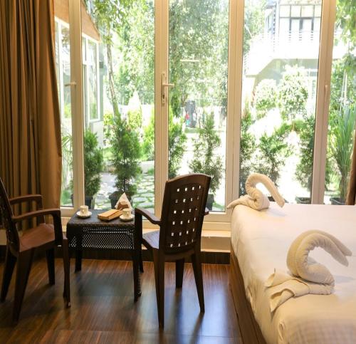 thavika silverwood residence yelagiri