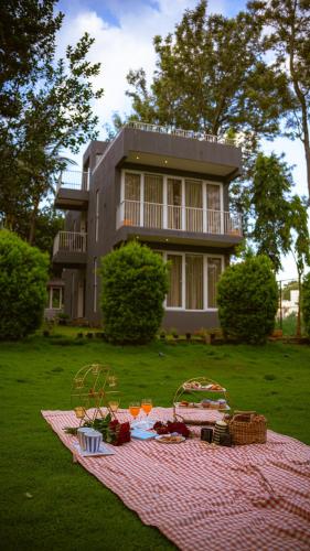thavika silverwood residence yelagiri