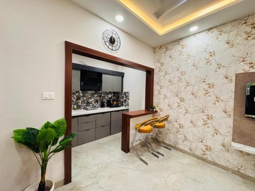 home escape 1bhk elite near mahalaxmi nagar