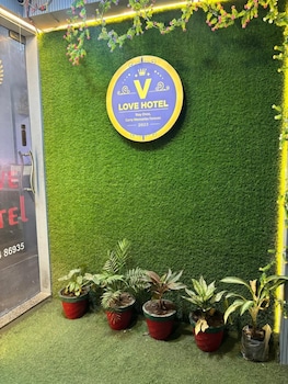 v love hotel