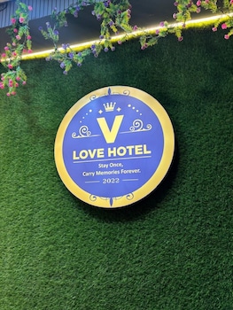 v love hotel
