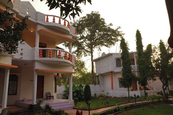 hotel shree krishna jungle resort