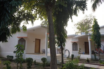 hotel shree krishna jungle resort
