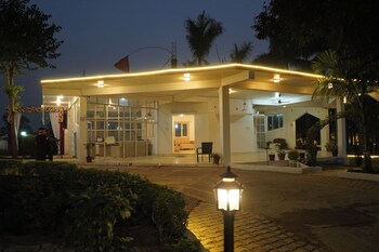 hotel shree krishna jungle resort