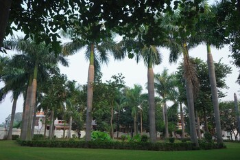 hotel shree krishna jungle resort