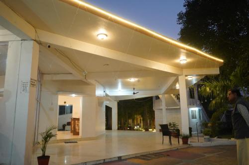 hotel shree krishna jungle resort