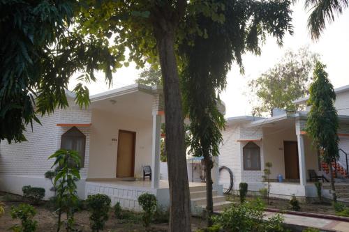 hotel shree krishna jungle resort